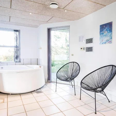 Henne Lxi Holiday home *